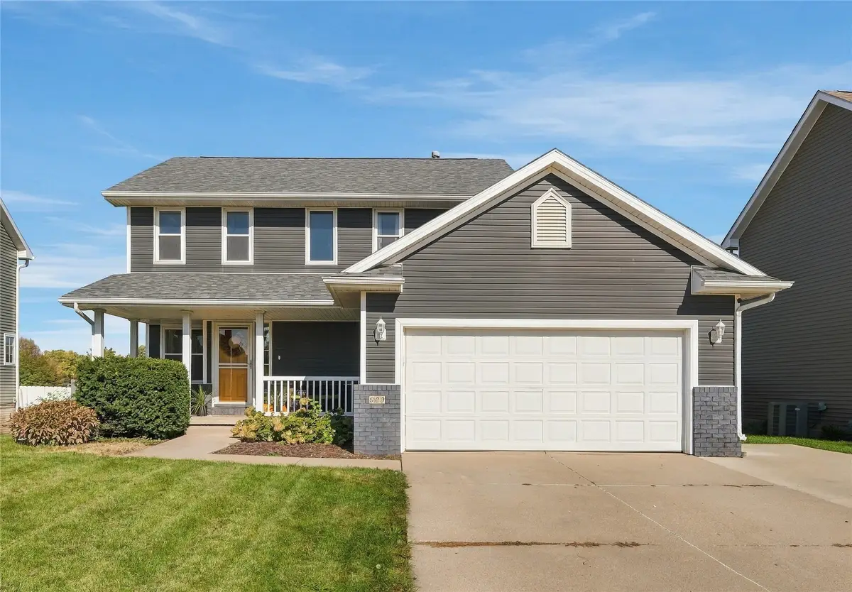 909 10th Street Se, Altoona, IA 50009 - #1