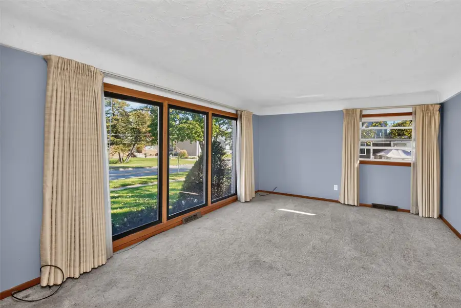 131 Hartford Avenue, Des Moines, IA 50315 - #2