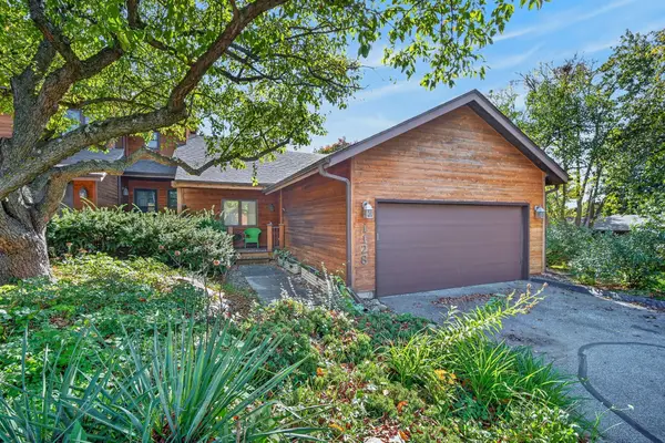 1128 42nd Street, West Des Moines, IA 50266