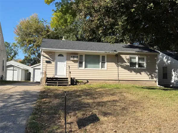 4004 Cambridge Street, Des Moines, IA 50313