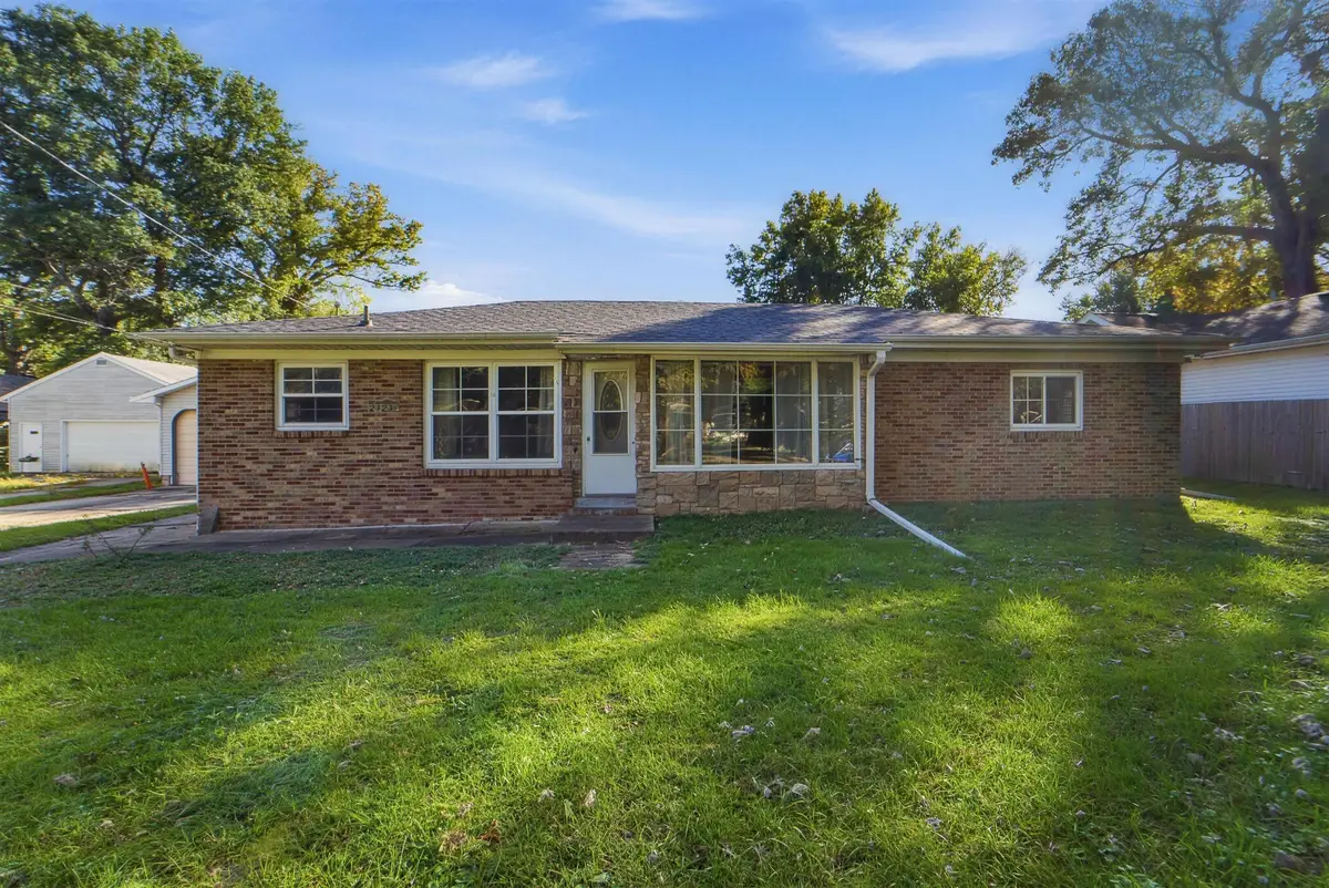 2620 Arnold Road, Des Moines, IA 50310 - #1