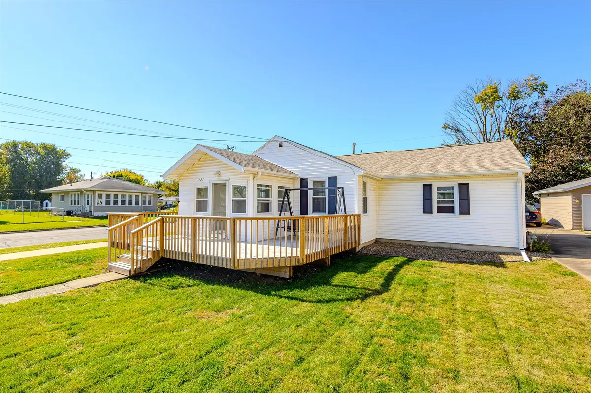 721 W 5th Street S, Newton, IA 50208 - #1