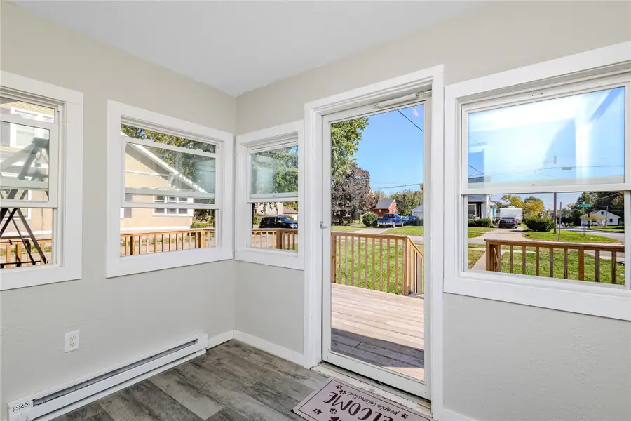 721 W 5th Street S, Newton, IA 50208 - #3