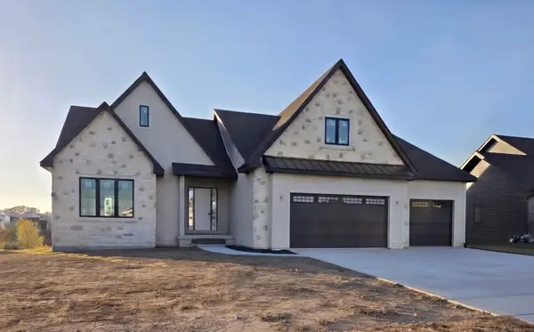 2915 Clearwater Drive, Norwalk, IA 50211