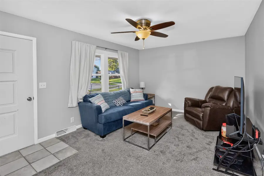 1000 E Thornton Avenue, Des Moines, IA 50315 - #3