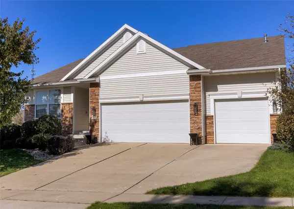 9355 Sugar Creek Drive, West Des Moines, IA 50266