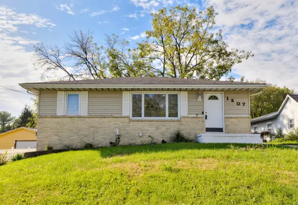 1207 E Watrous Avenue, Des Moines, IA 50315