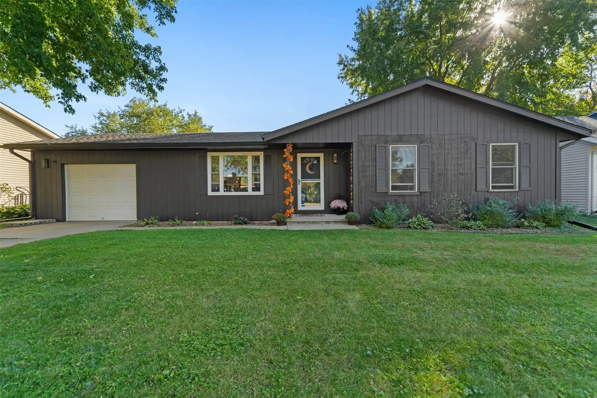 334 Maple Avenue, Nevada, IA 50201 - #1