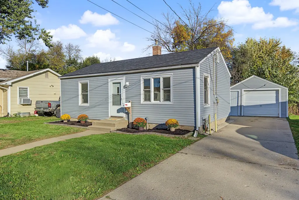 6 Southampton Court, Newton, IA 50208 - #1