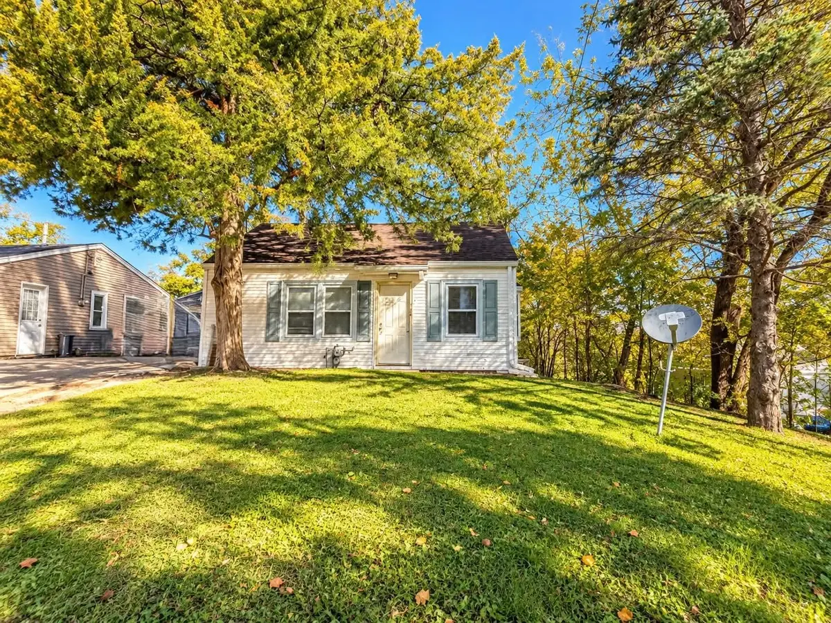 35 Hillside Avenue, Des Moines, IA 50315 - #1