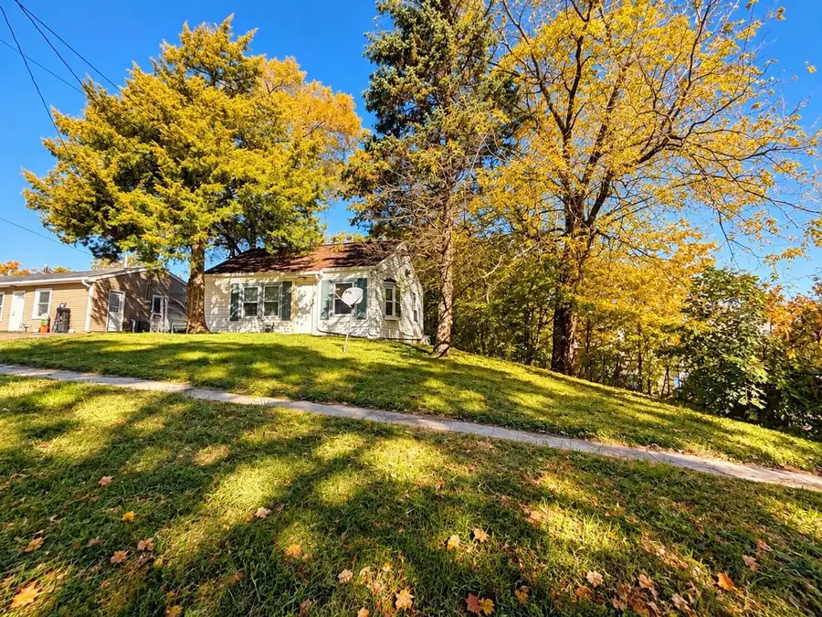 35 Hillside Avenue, Des Moines, IA 50315 - #2