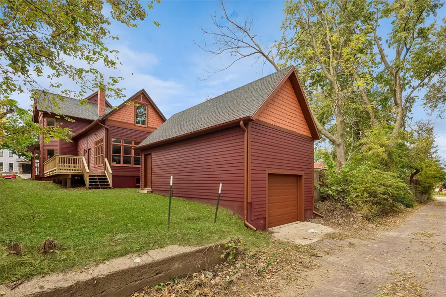 829 17th Street, Des Moines, IA 50314 - #2