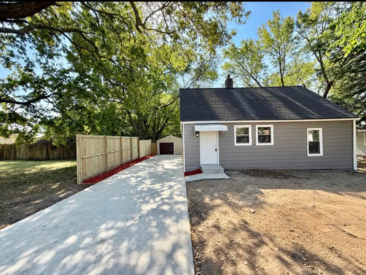 3301 Scott Avenue, Des Moines, IA 50317 - #1