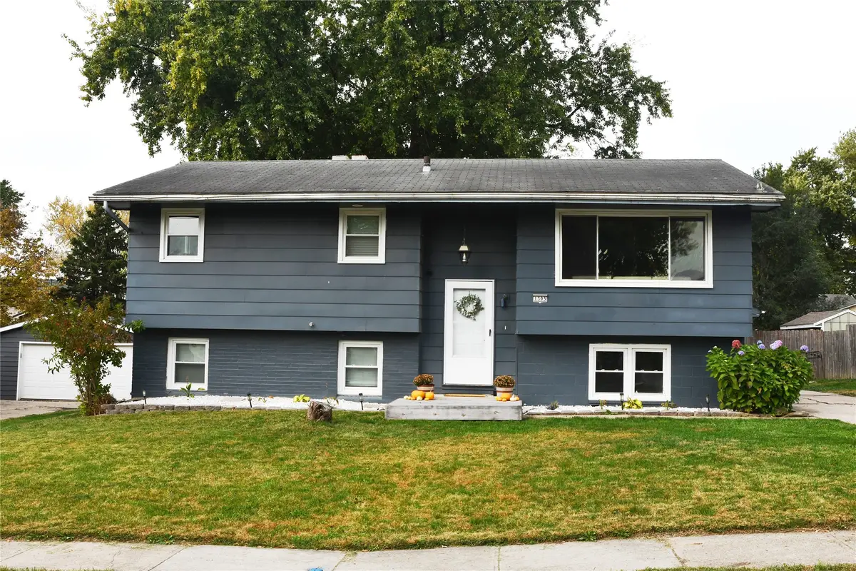 1305 Meadow Drive, Norwalk, IA 50211 - #1