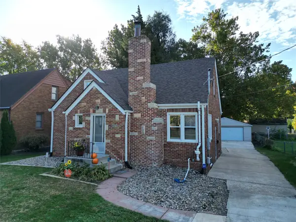 4706 Urbandale Avenue, Des Moines, IA 50310