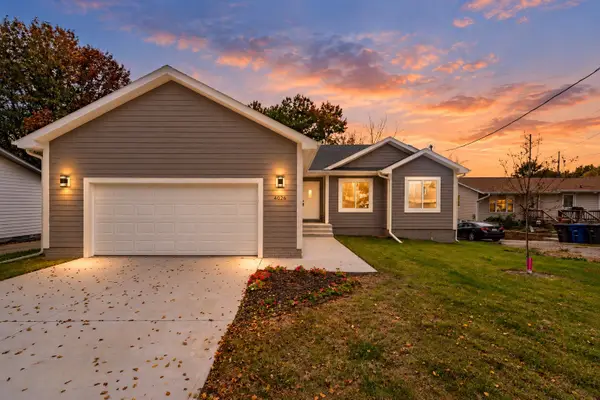 4026 Glover Avenue, Des Moines, IA 50315