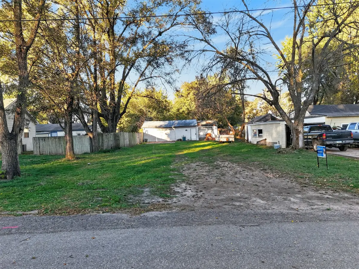136 SE 33rd Court, Des Moines, IA 50317 - #1