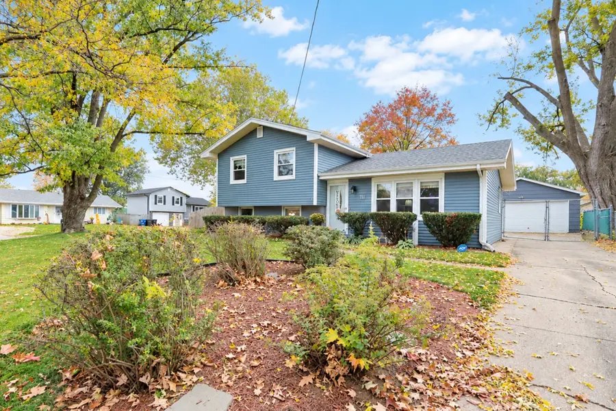 711 E Wall Avenue, Des Moines, IA 50315 - #2