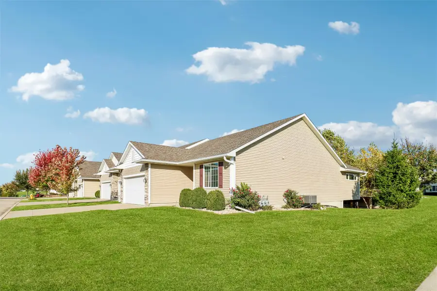 6051 Manchester Lane, Johnston, IA 50131 - #2