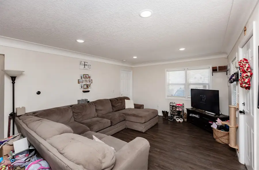 306 E 17th Street, Des Moines, IA 50316 - #3