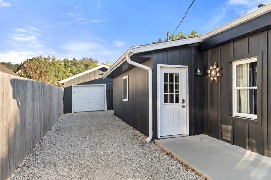65 NW 44th Avenue, Des Moines, IA 50313 - #3
