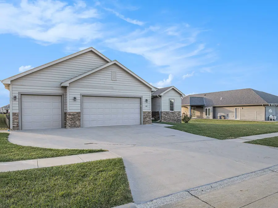 102 Firethorn Drive, Treynor, IA 51575 - Image #3
