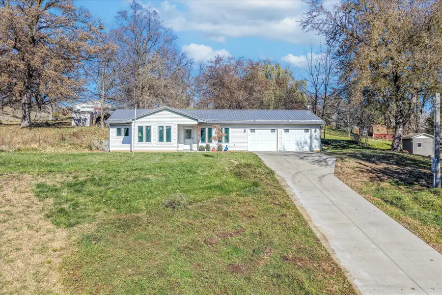 124 Glen Avenue, Logan, IA 51546 - Image #2