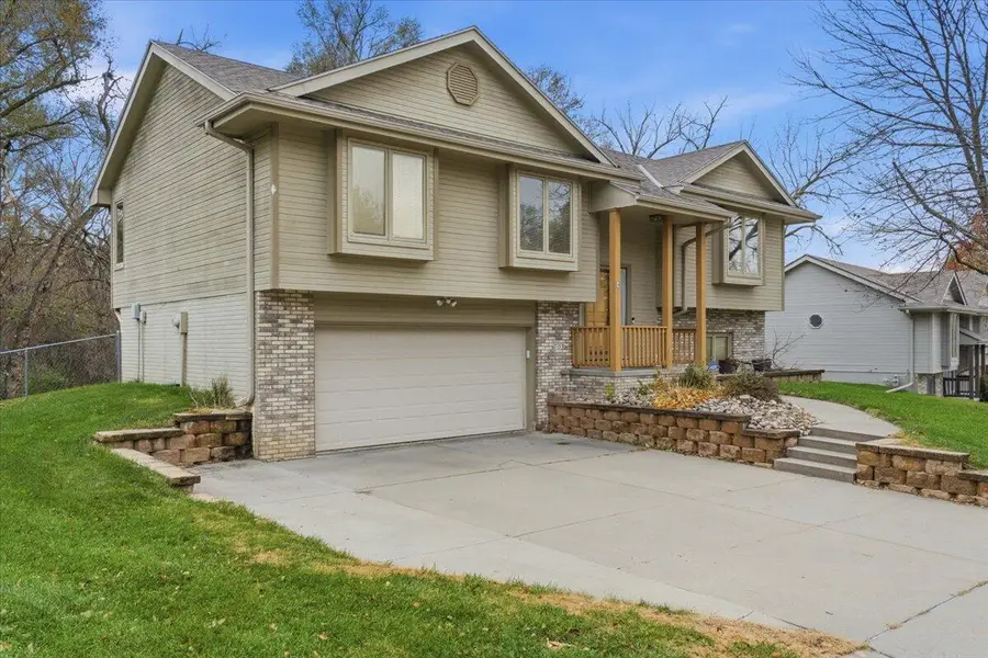 733 Parkwild Drive, Council Bluffs, IA 51503 - Image #2