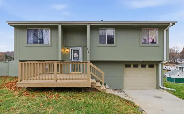 12 Pinehurst Circle, GLENWOOD, IA 51534