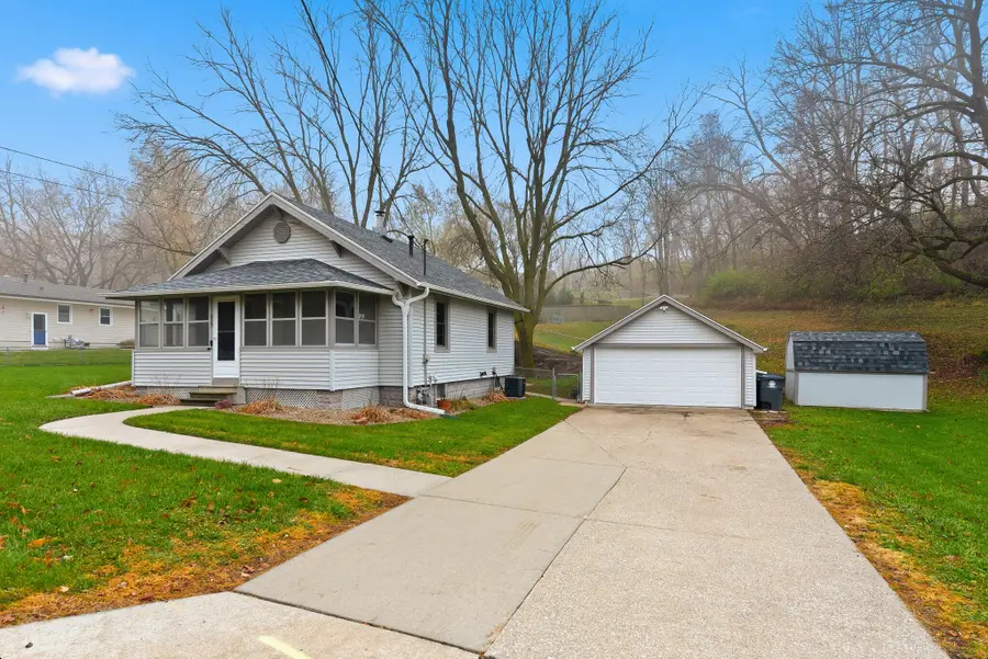 327 Spencer Avenue, Council Bluffs, IA 51503 - Image #2