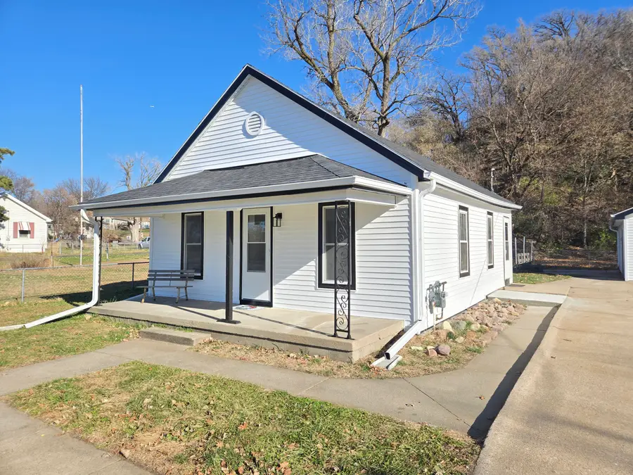 1433 N 8th Street, Council Bluffs, IA 51503 - Image #2