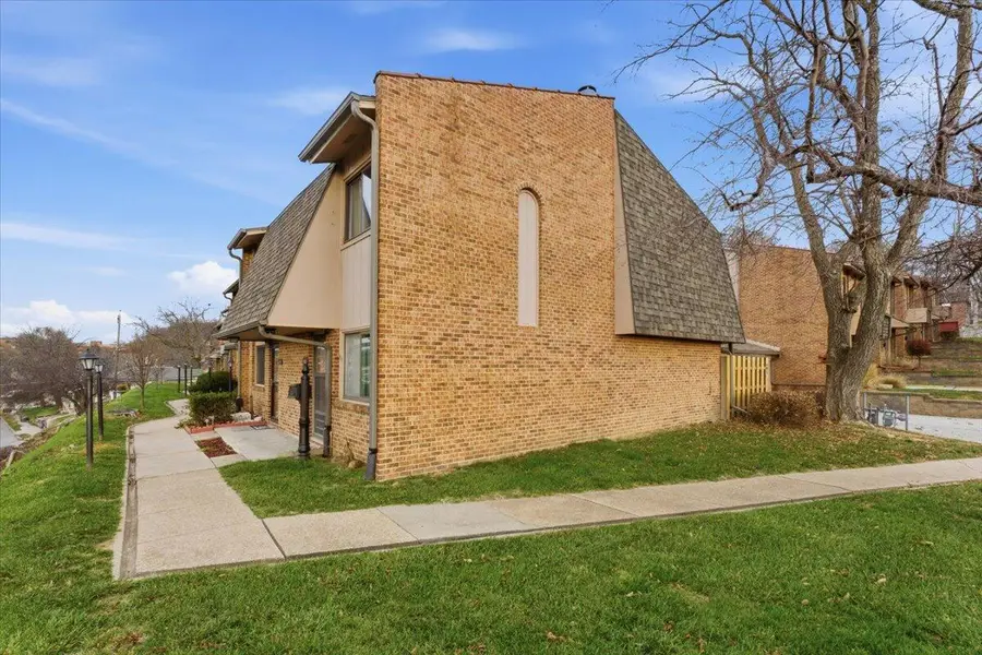 405 E Pierce Street, Council Bluffs, IA 51503 - Image #2