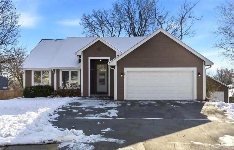 202 Woodbury Circle, Council Bluffs, IA 51503 - Image #3