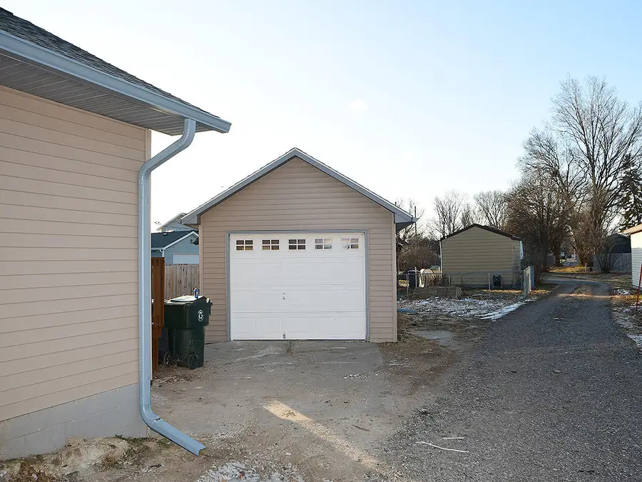 813 19th Avenue, Council Bluffs, IA 51503 - #3