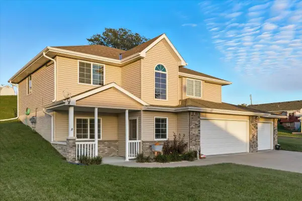 102 Mulberry Circle, NEOLA, IA 51559