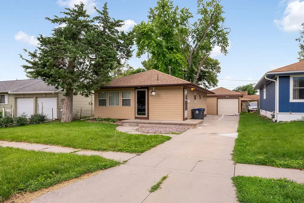 2809 Avenue I, Council Bluffs, IA 51501 - #1