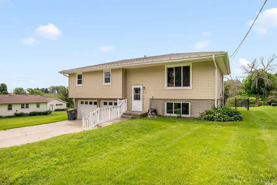 919 S Scenic Drive, Oakland, IA 51560 - #3