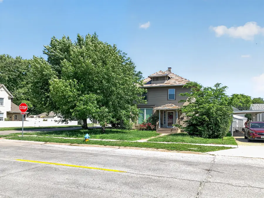 2040 Avenue A, Council Bluffs, IA 51501 - #2