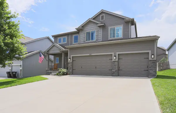 18607 Blackwalnut Street, OMAHA, NE 68136
