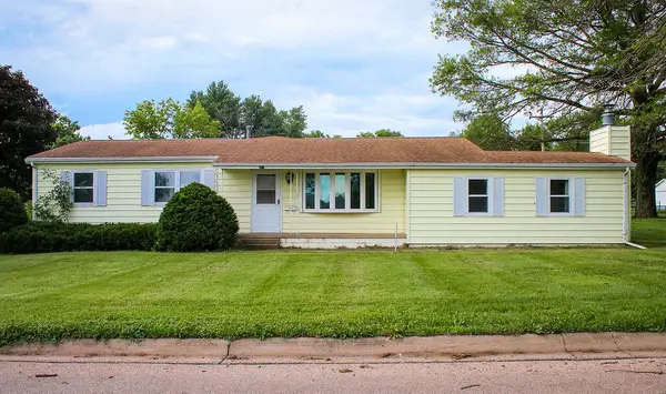 811 South Avenue, ESSEX, IA 51638