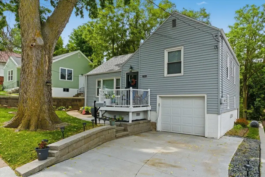 344 Frank Street, Council Bluffs, IA 51503 - #3