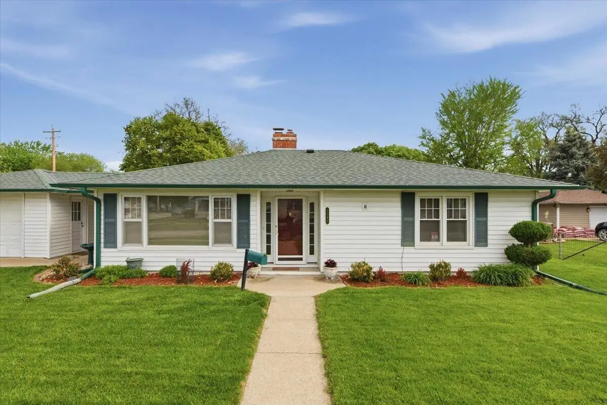 3560 5th Avenue, Council Bluffs, IA 51501 - #1