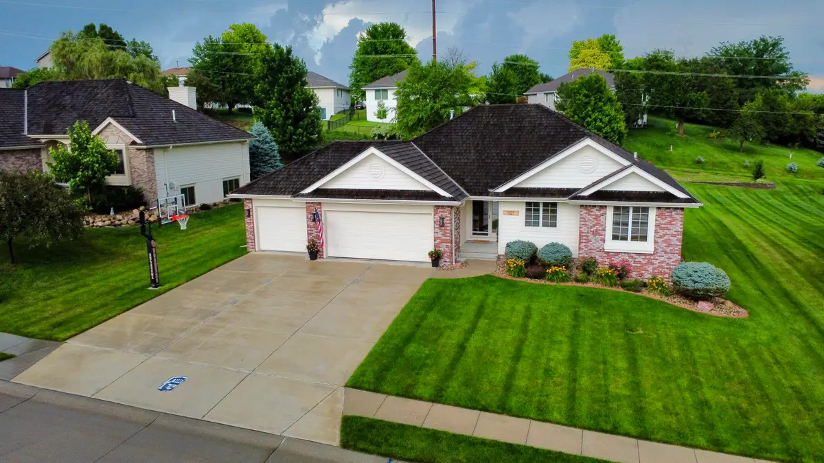 1527 Chestnut Drive, Council Bluffs, IA 51503 - Image #1