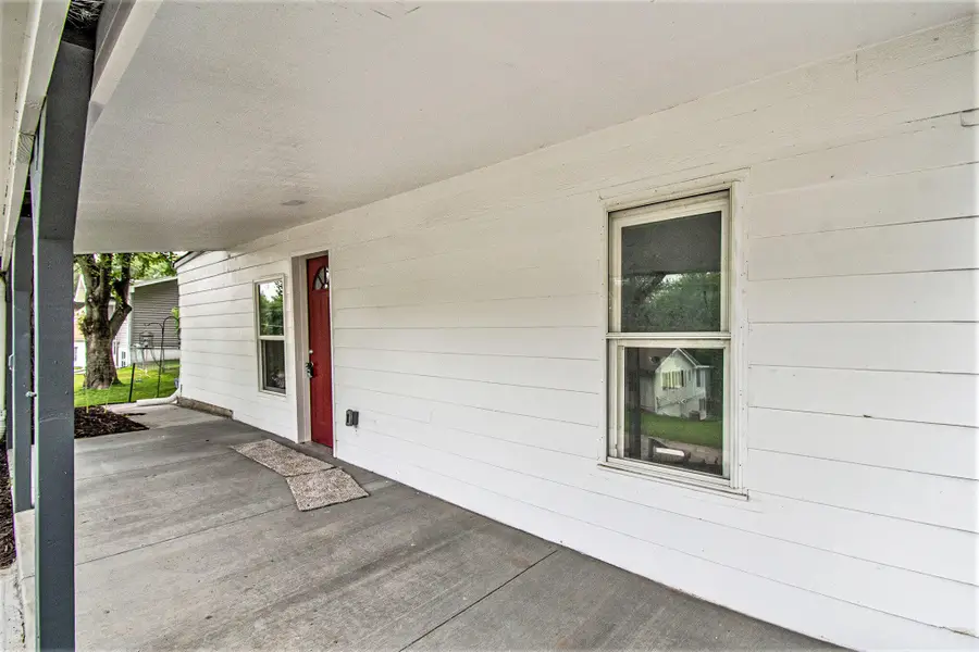 206 N Linn Street, Glenwood, IA 51534 - #2