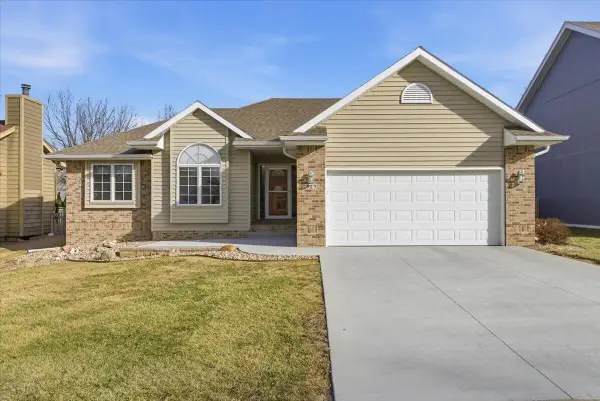 327 E Ferndale Drive, COUNCIL BLUFFS, IA 51503