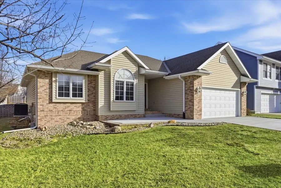 327 E Ferndale Drive, Council Bluffs, IA 51503 - Image #3