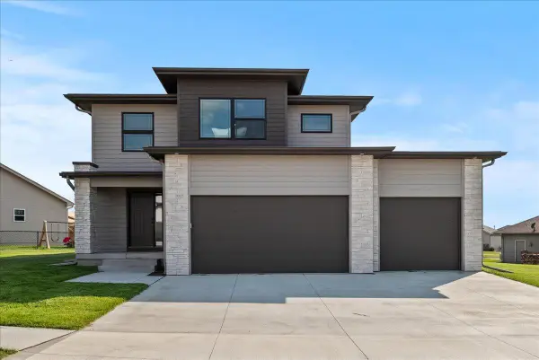 202 Augusta Drive, TREYNOR, IA 51575