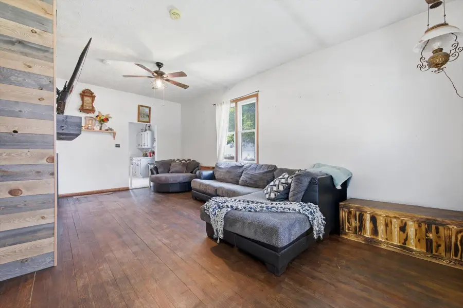 421 N 4th Avenue, Logan, IA 51546 - #3