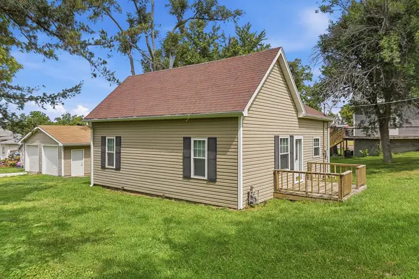 102 Grove Street, CRESCENT, IA 51526
