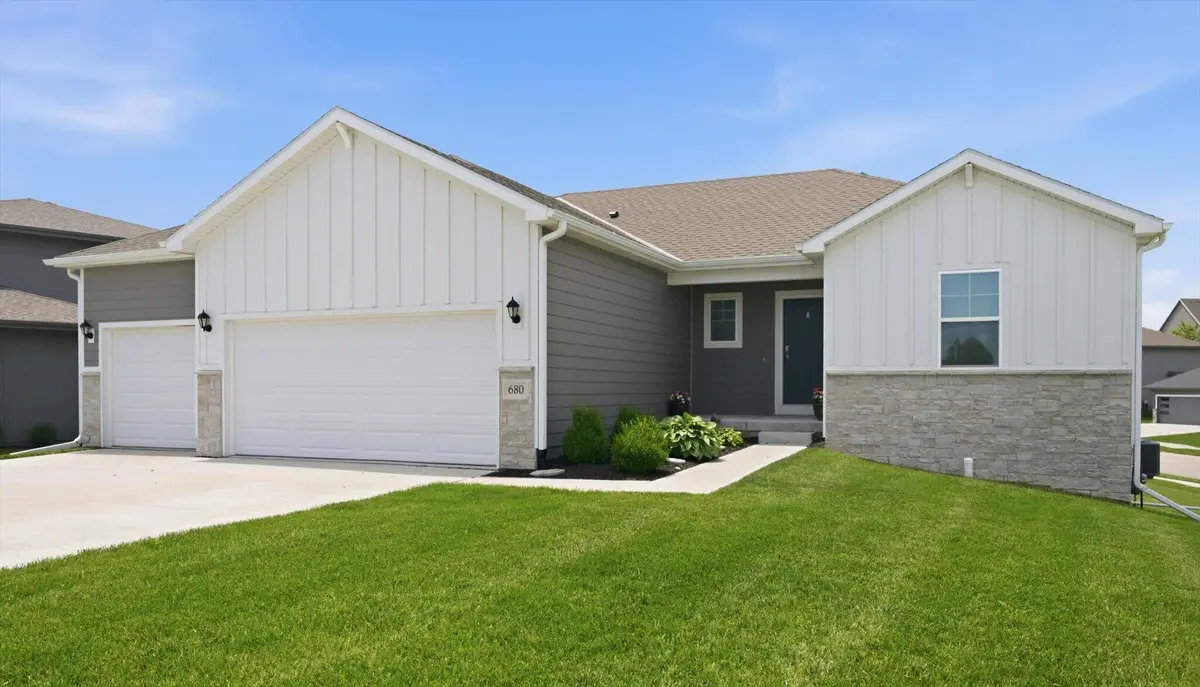 680 N 11th Circle, Springfield, NE 68059 - #1